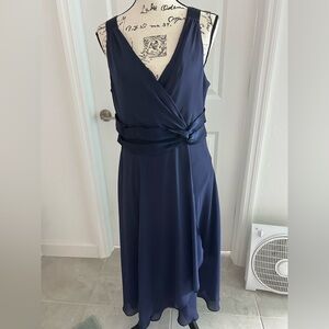 Evan Picone Elegant Navy Blue Sleeveless Dress